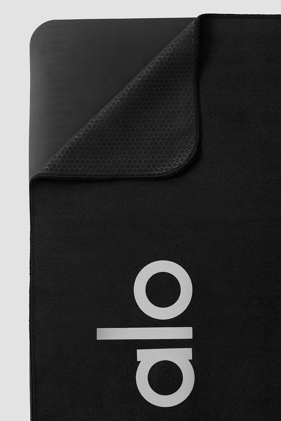 Grounded No-Slip Towel - Black — photo 2