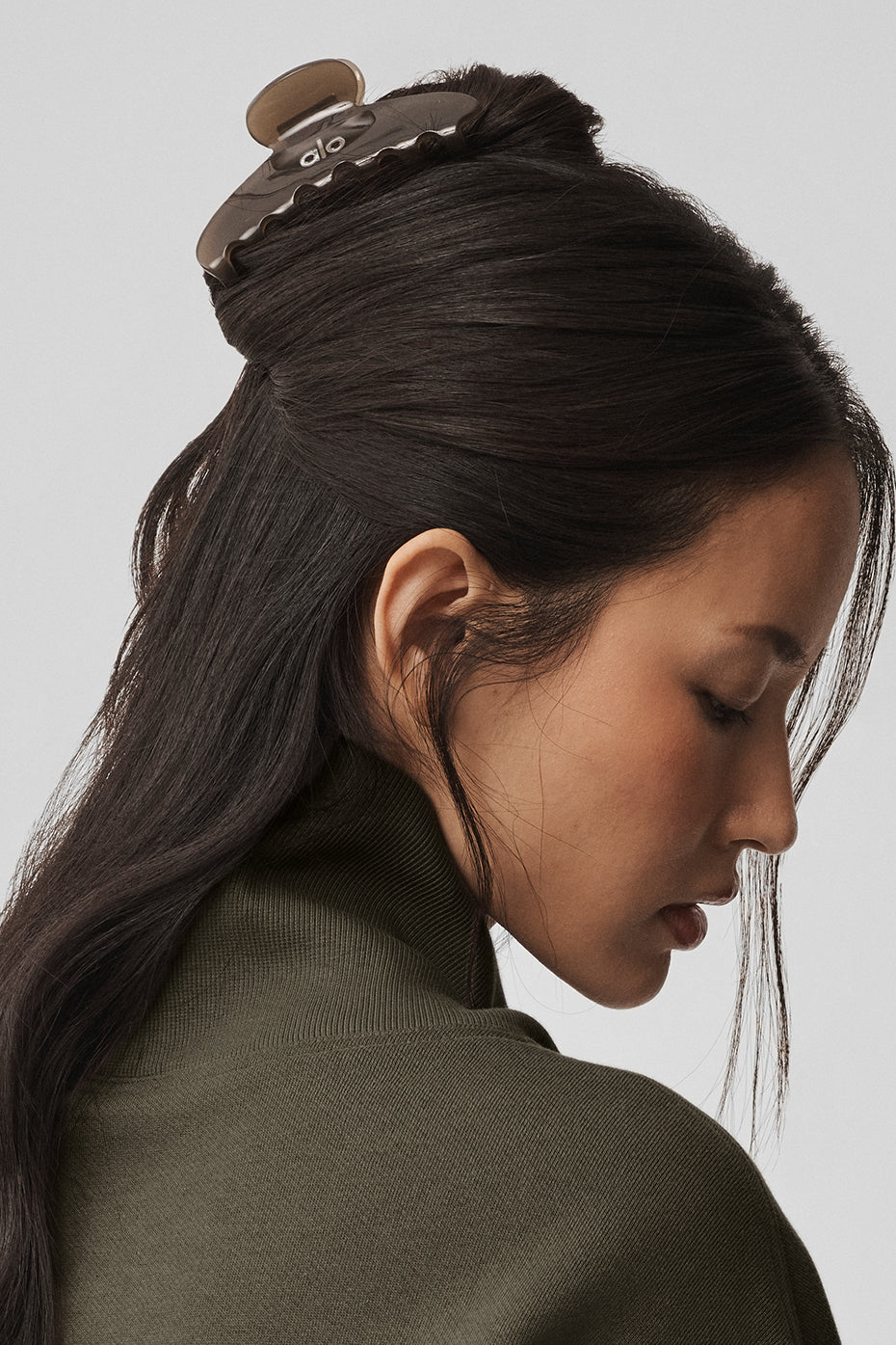 90's Claw Clip - Olive Tree Clear — photo 1