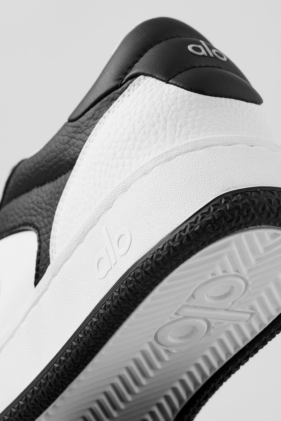 ALO Recovery Mode Sneaker - Black/White — photo 6