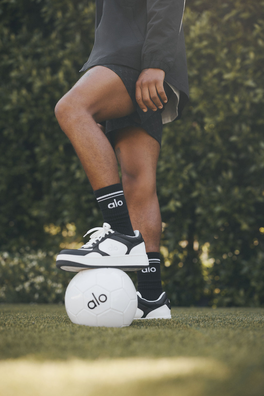 ALO Recovery Mode Sneaker - Black/White — photo 1