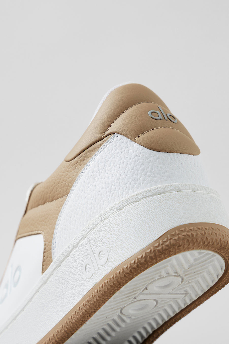 ALO Recovery Mode Sneaker - Gravel/White — photo 6