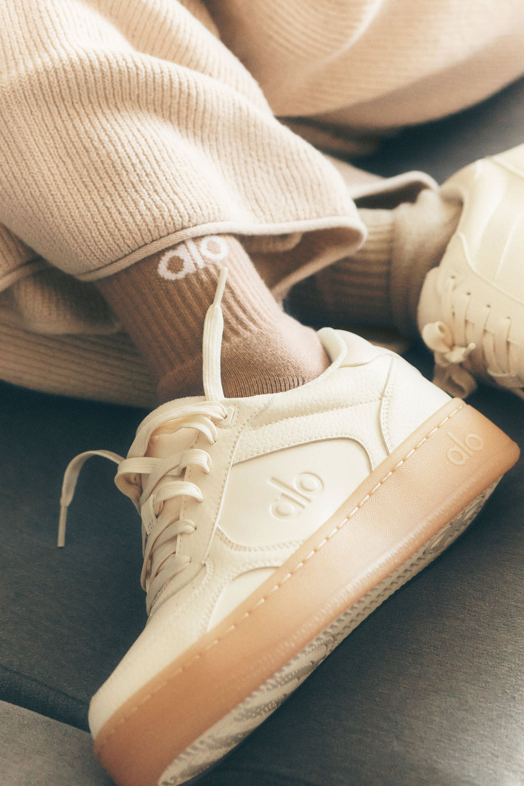 ALO Recovery Mode Sneaker - Clay — photo 1