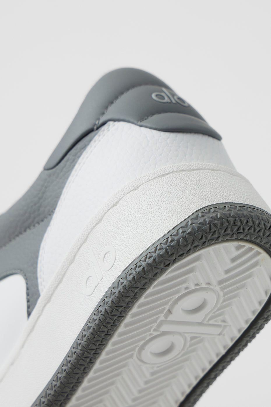 ALO Recovery Mode Sneaker - Grey/White — photo 5