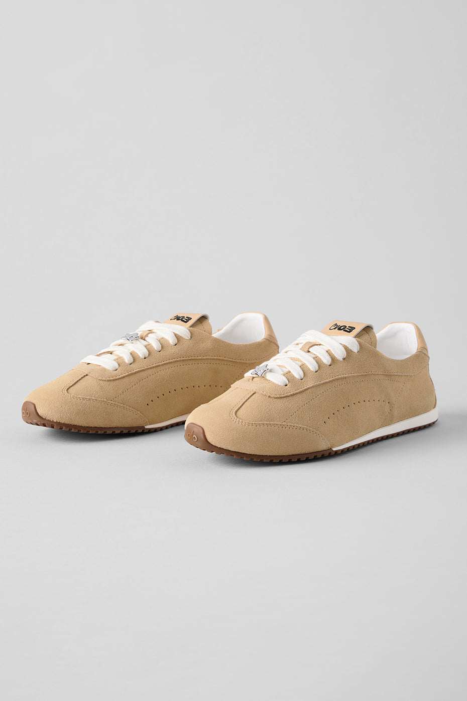 ALO Sunset Sneaker + Jisoo - Caramel Cream — photo 4