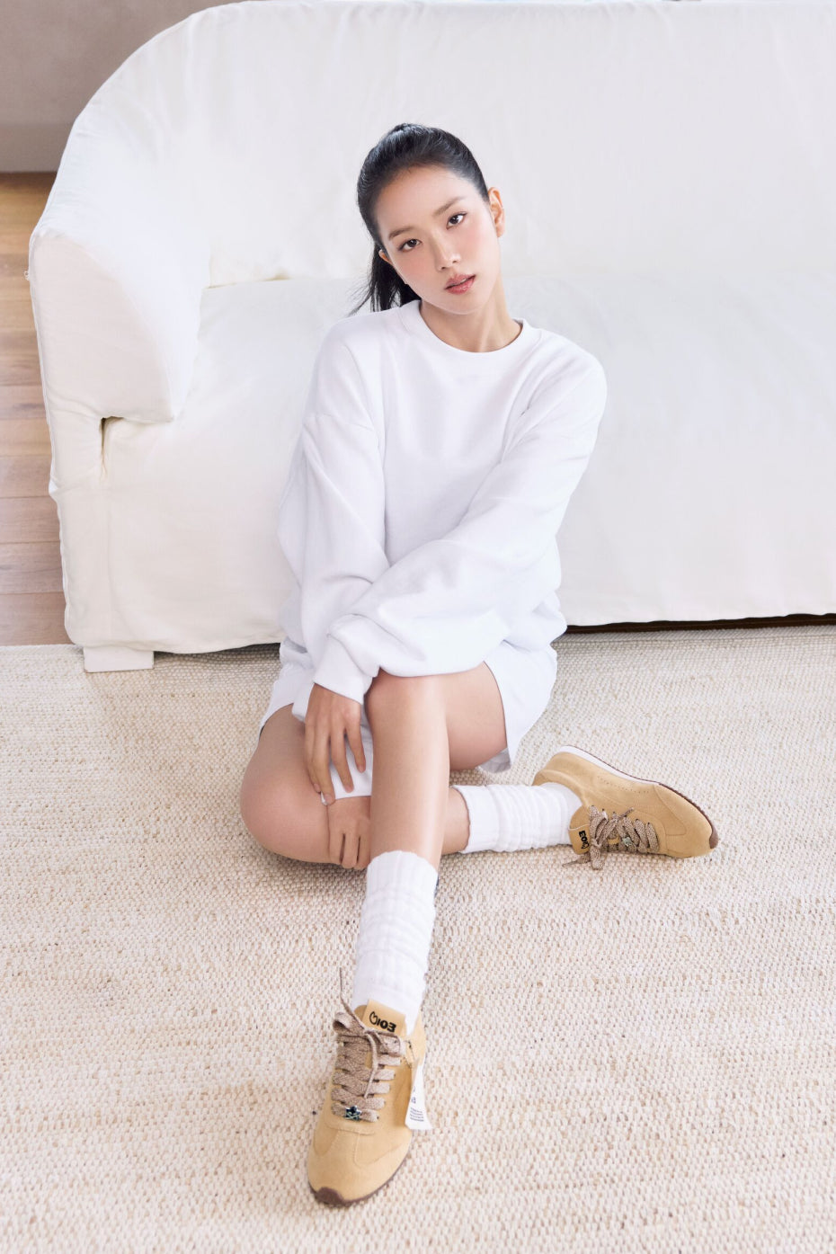 ALO Sunset Sneaker + Jisoo - Caramel Cream — photo 1