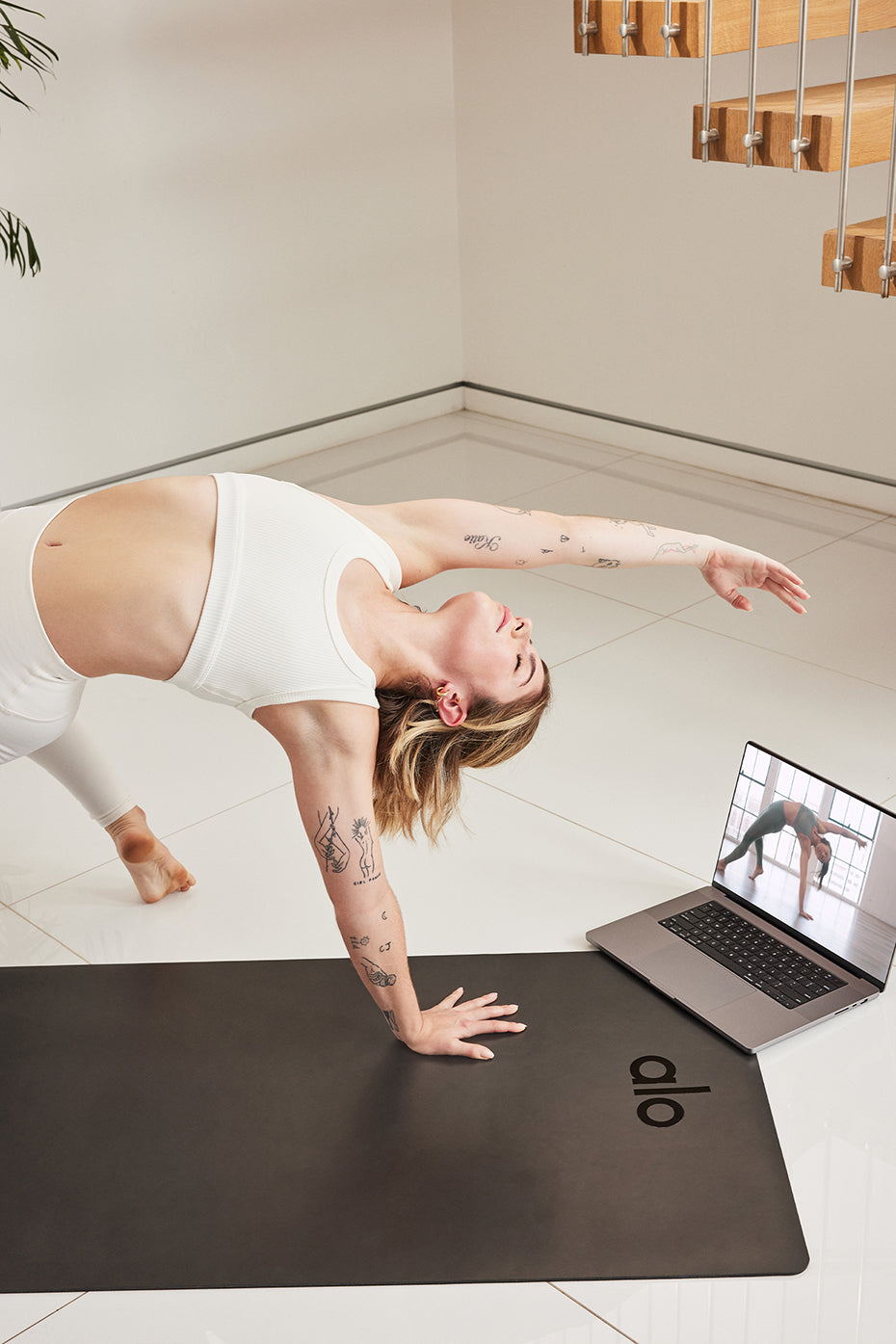 6 Month Alo Moves Membership & Mat Bundle — photo 2
