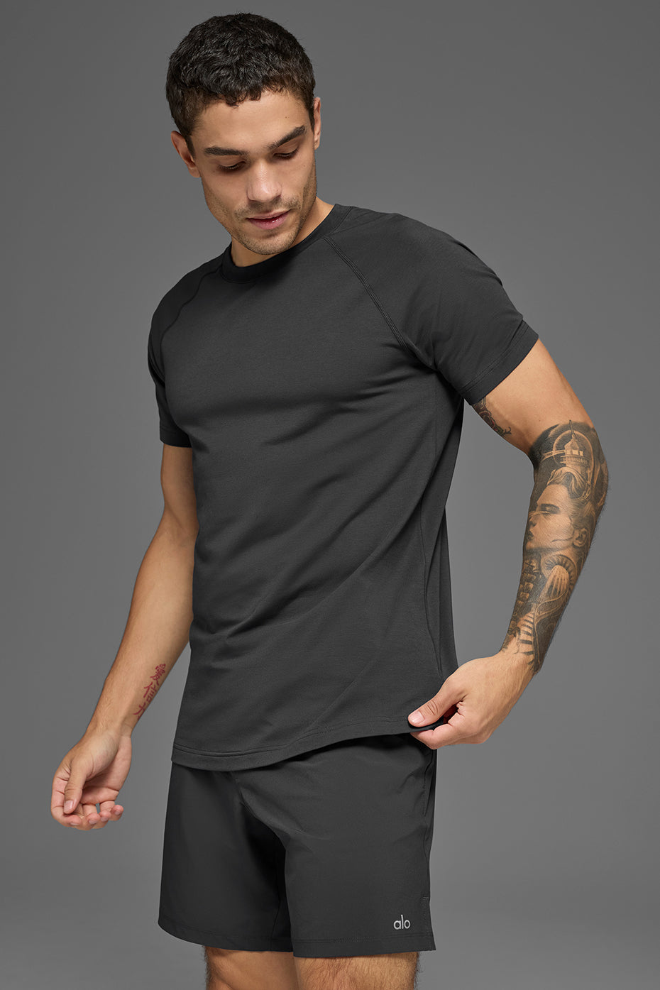 ALO Vapor Crewneck Short Sleeve - Anthracite — photo 2