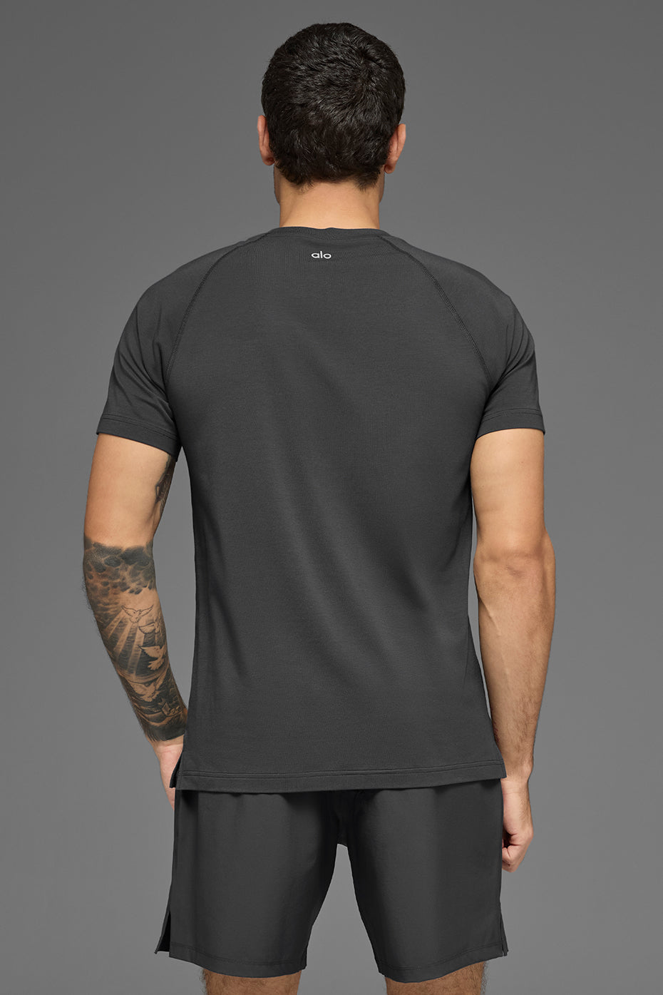 ALO Vapor Crewneck Short Sleeve - Anthracite — photo 3