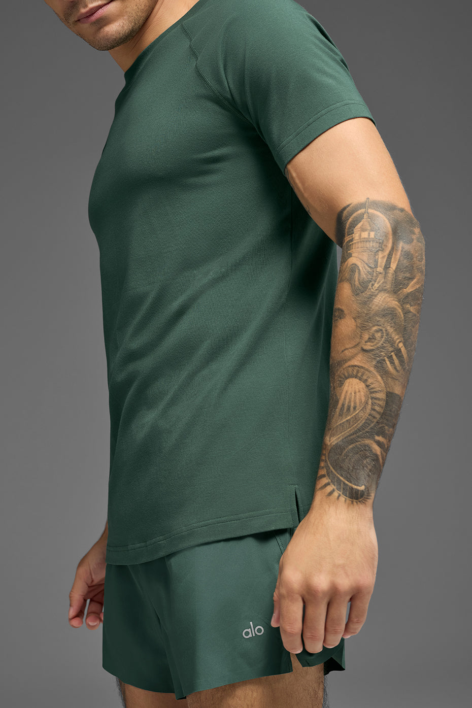 ALO Vapor Crewneck Short Sleeve - Clover Green — photo 2