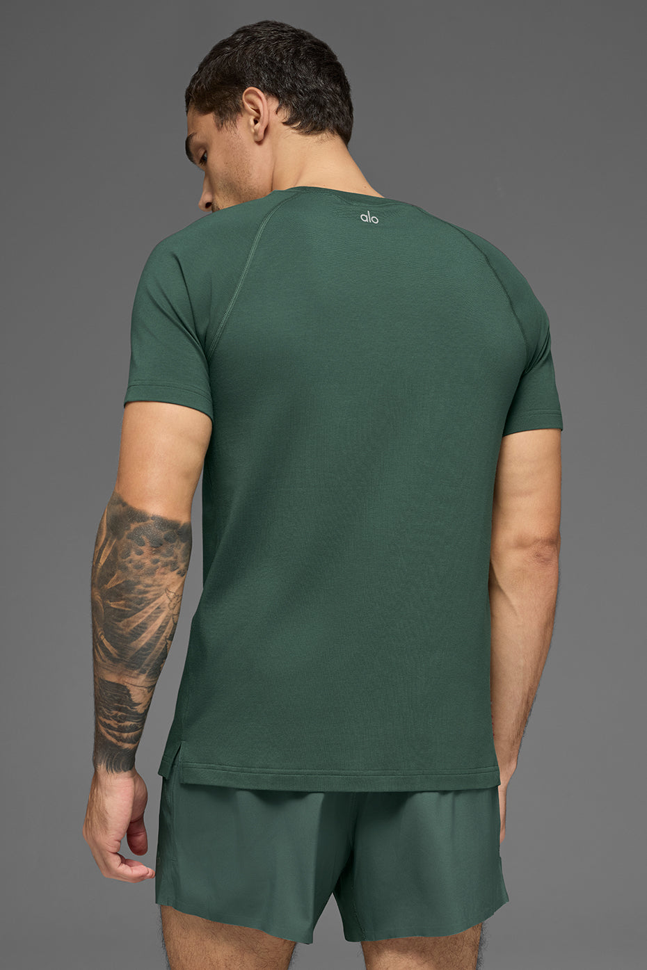 ALO Vapor Crewneck Short Sleeve - Clover Green — photo 3