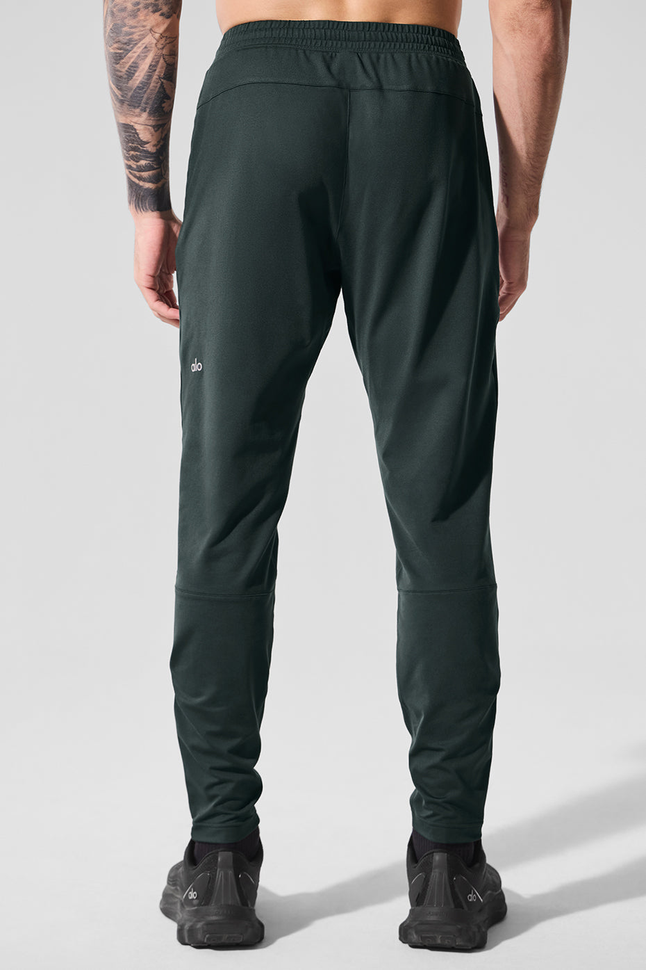 Conquer React Performance Pant - Charcoal Green — photo 2