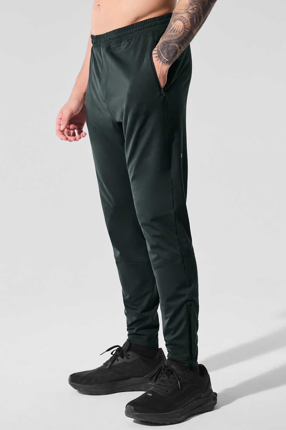 Conquer React Performance Pant - Charcoal Green — photo 3