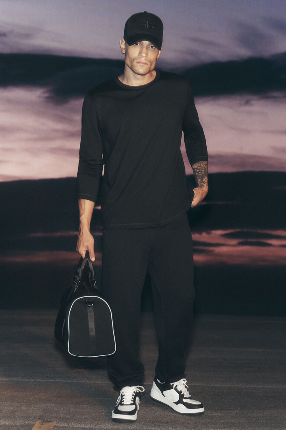 Triumph Restore Sweatpant - Black — photo 1