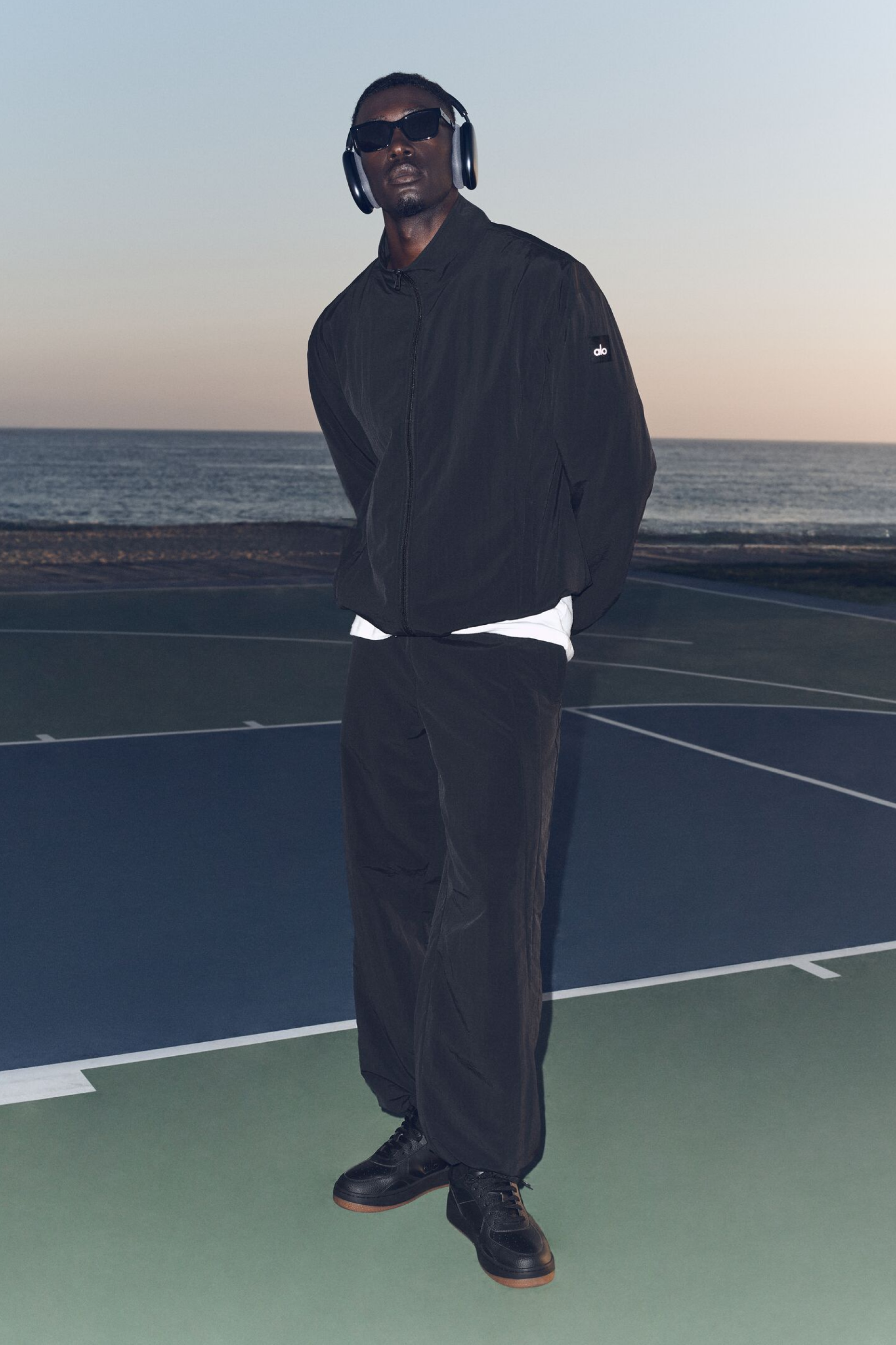 Takeaway Track Straight Leg Pant - Black — photo 1