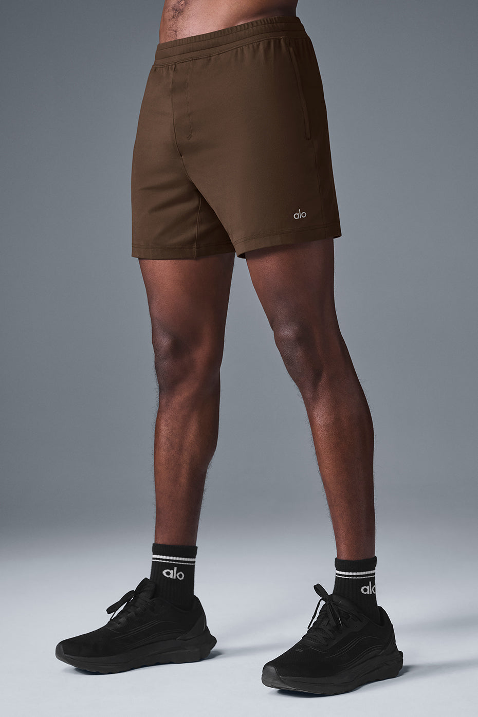 7" Conquer React Performance Short - Espresso — photo 3