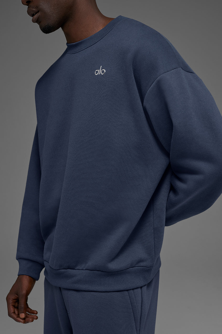 Accolade Crew Neck Pullover - Navy — photo 2