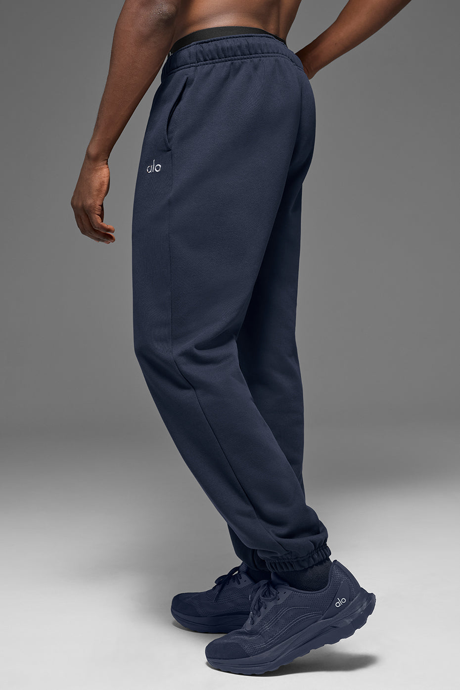 Accolade Sweatpant - Navy — photo 2