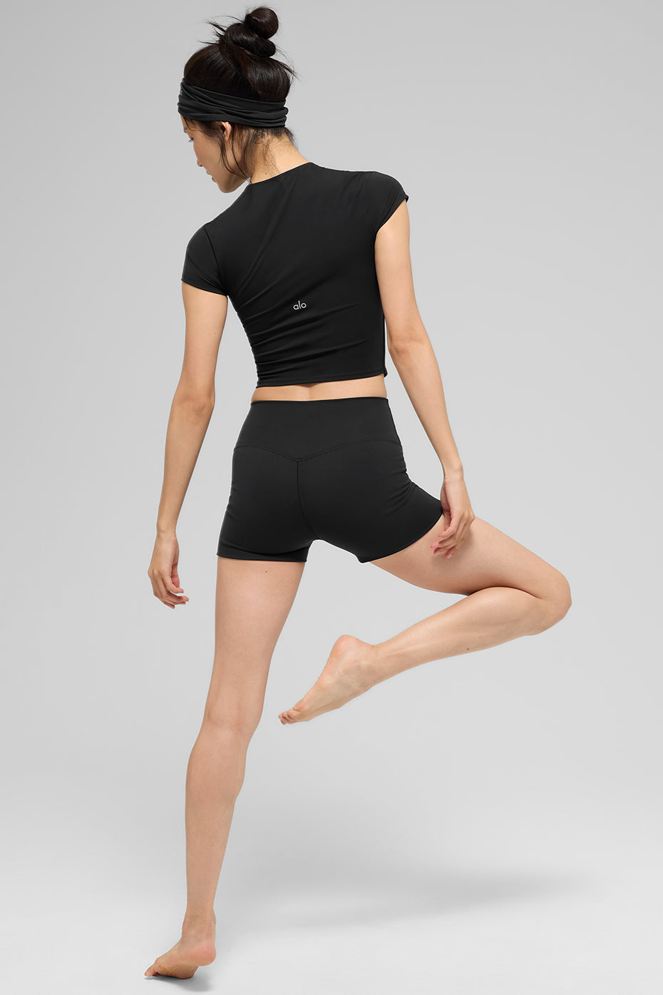 ALO Softsculpt Precision Short Sleeve Top - Black — photo 4