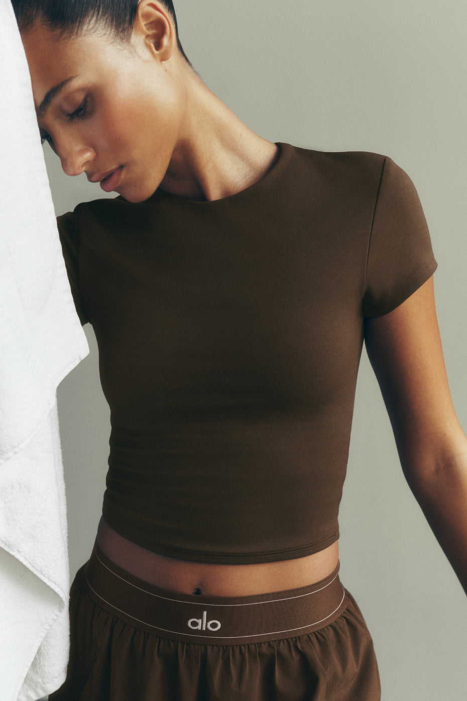 ALO Softsculpt Precision Short Sleeve Top - Espresso — photo 1