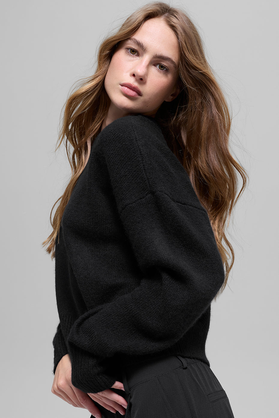 Wool Cashmere Cropped New Class Crewneck Sweater - Black — photo 4