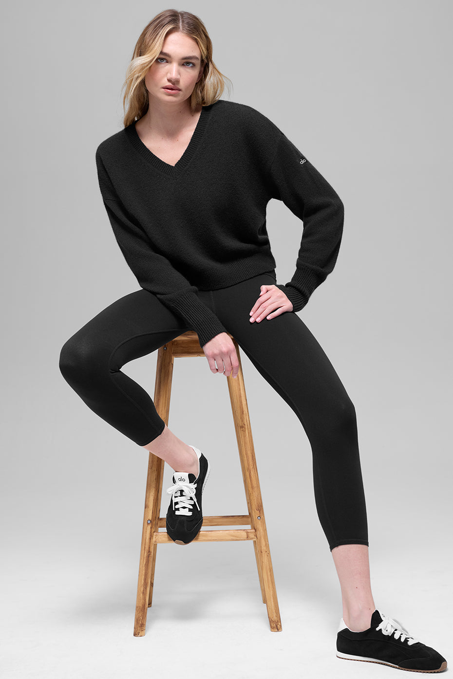 Wool Cashmere Cropped New Class V-Neck Sweater - Black — photo 3