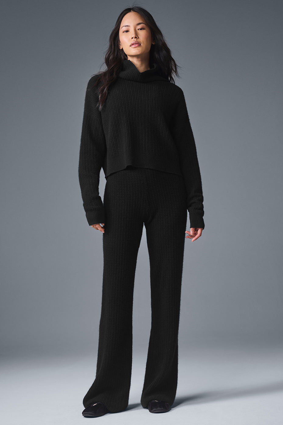Cashmere Plush Waffle Turtleneck Pullover - Black — photo 4