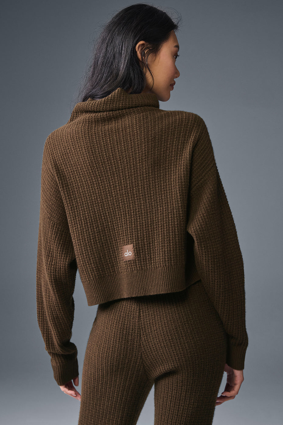 Cashmere Plush Waffle Turtleneck Pullover - Espresso — photo 4