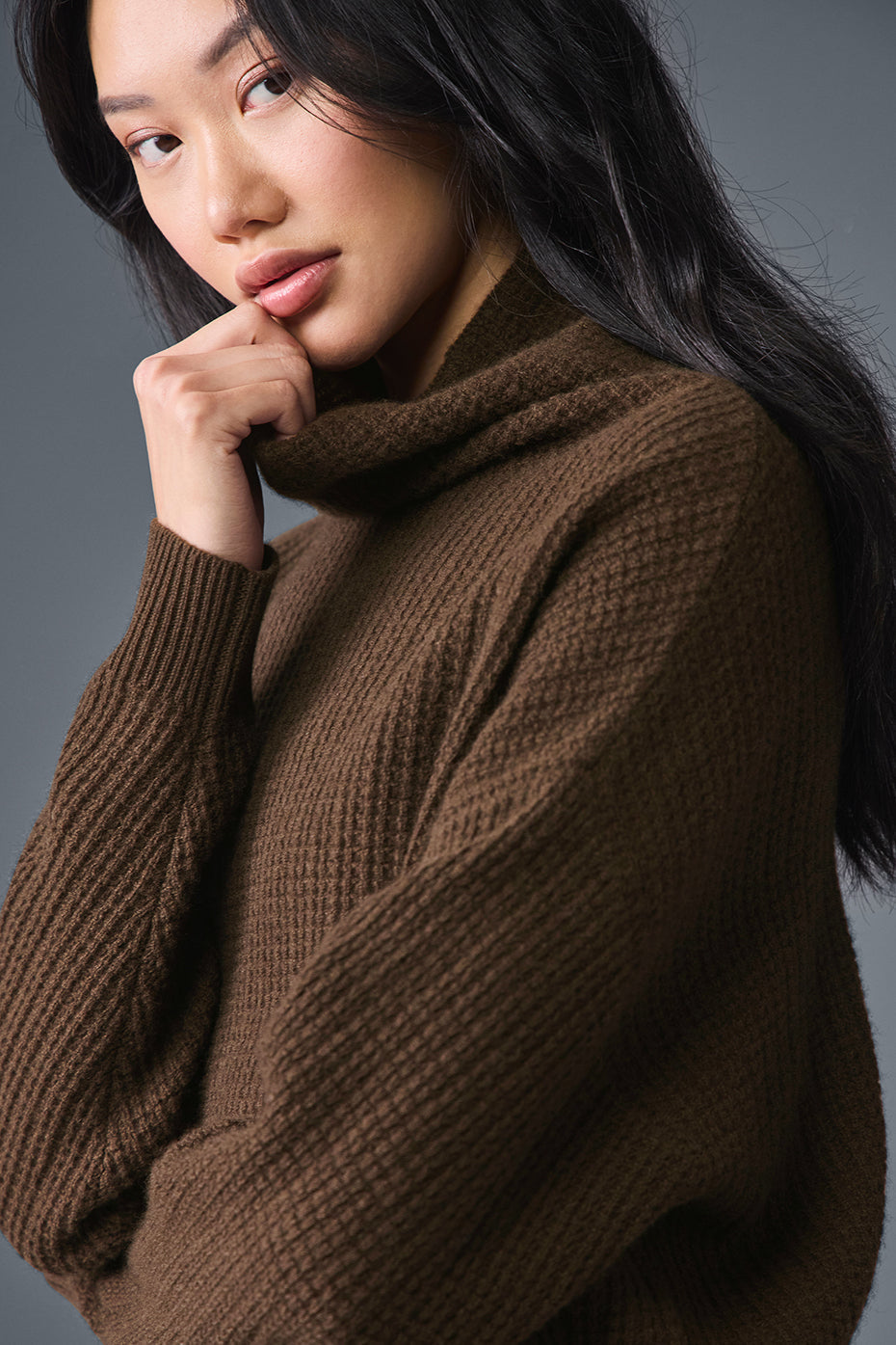 Cashmere Plush Waffle Turtleneck Pullover - Espresso — photo 3