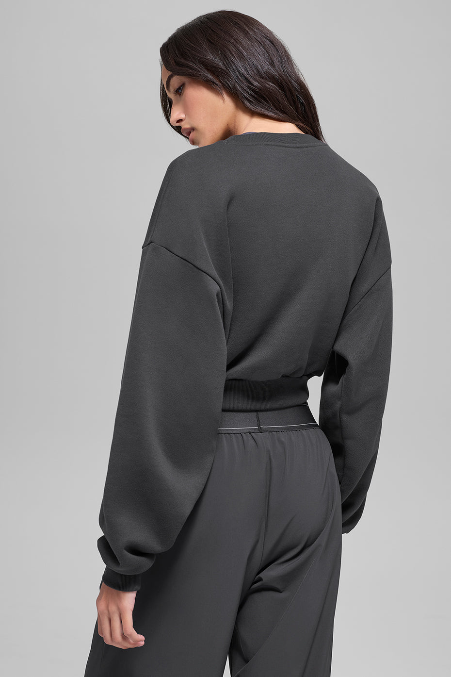 Cropped Accolade Crewneck - Anthracite — photo 4