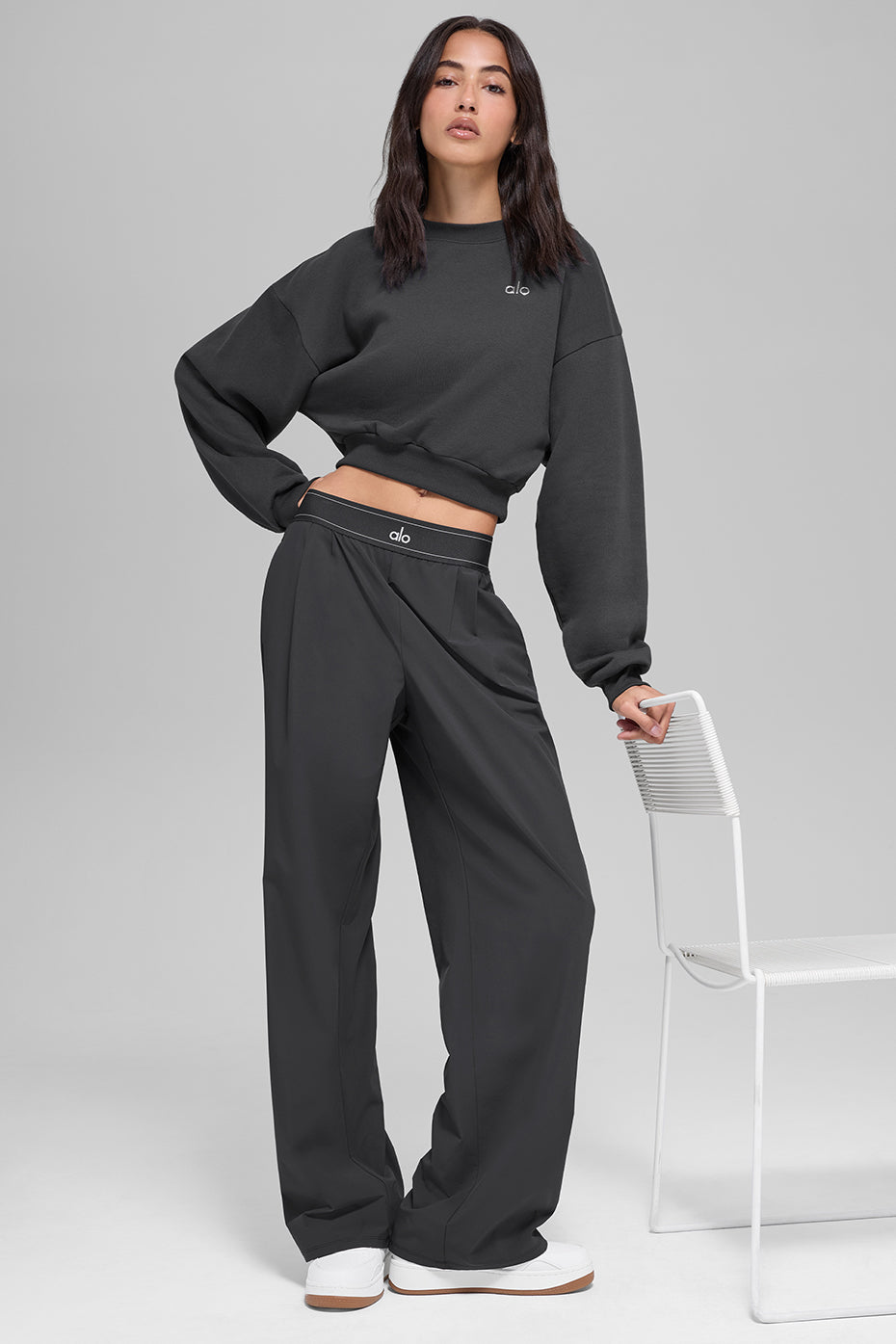 Cropped Accolade Crewneck - Anthracite — photo 5