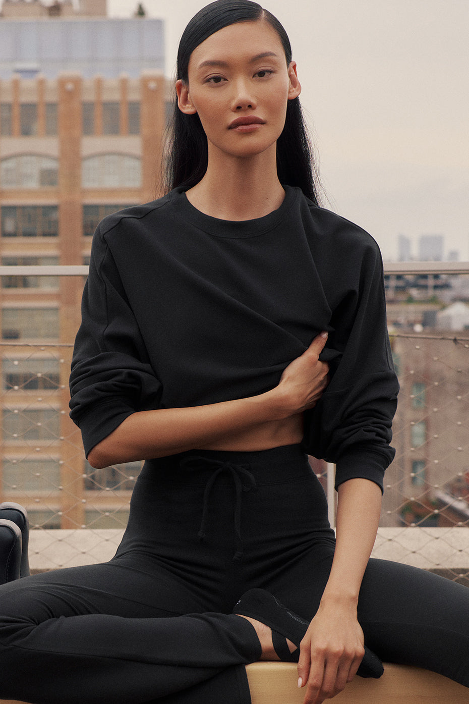Cropped Sway Crew Neck Pullover - Black — photo 1