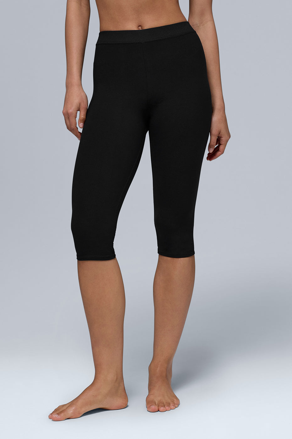 Alosoft High-Waist Iconic 90's Capri - Black — photo 2
