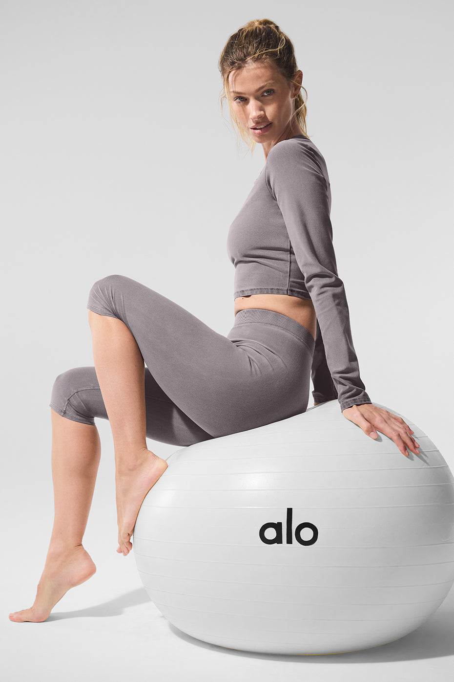 Washed Alosoft High-Waist Iconic 90's Capri - Cool Grey Wash — photo 4