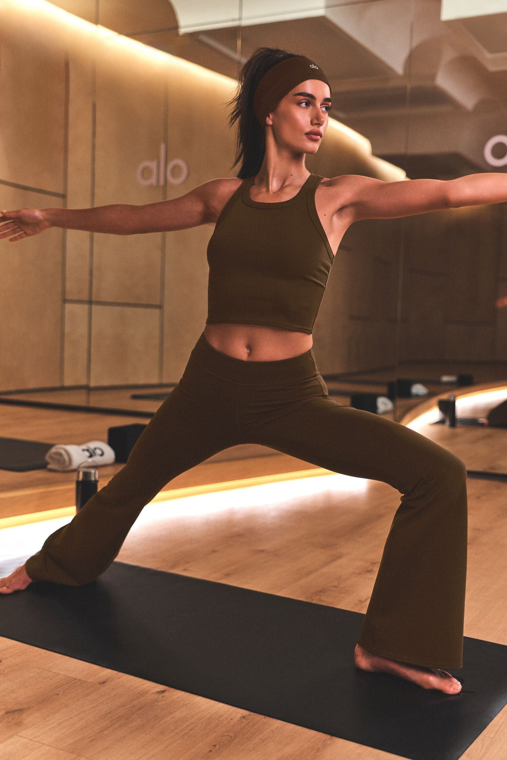 Airbrush Low-Rise Bootcut Legging - Espresso — photo 1