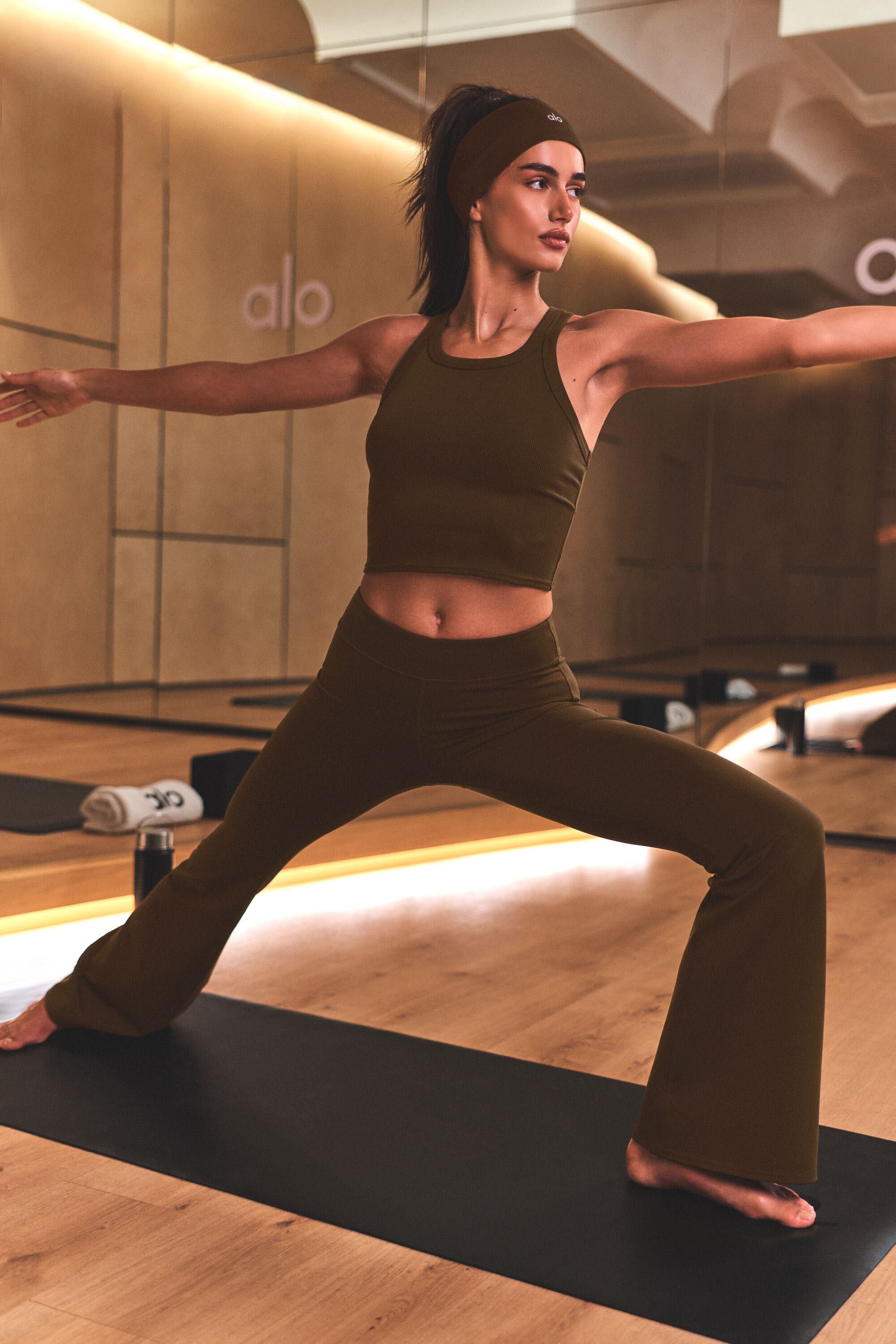 Airbrush Low-Rise Bootcut Legging - Espresso — photo 1
