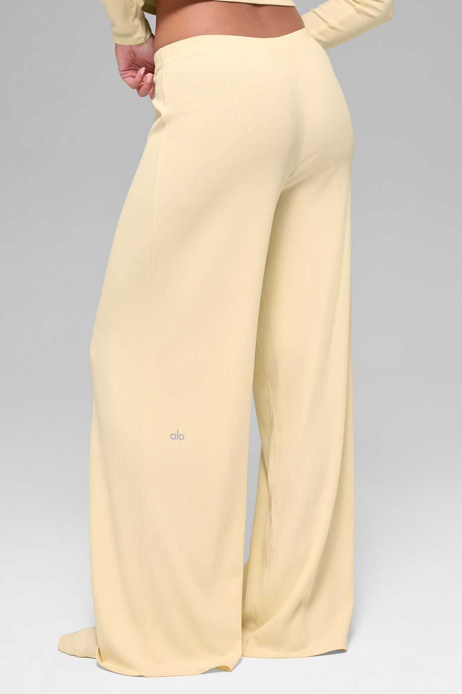 Mid-Rise Dreamlight Straight Pant - Candlelight Yellow — photo 2