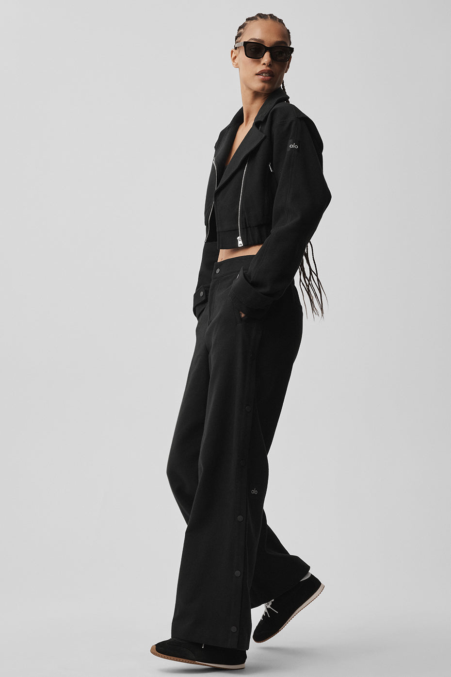 Mid-Rise Cosmopolitan Snap Pant - Black — photo 1