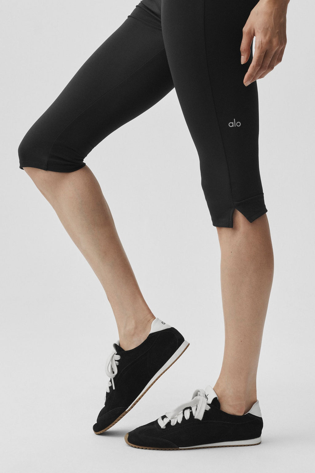 ALO Softsculpt Shoreline Capri - Black — photo 5
