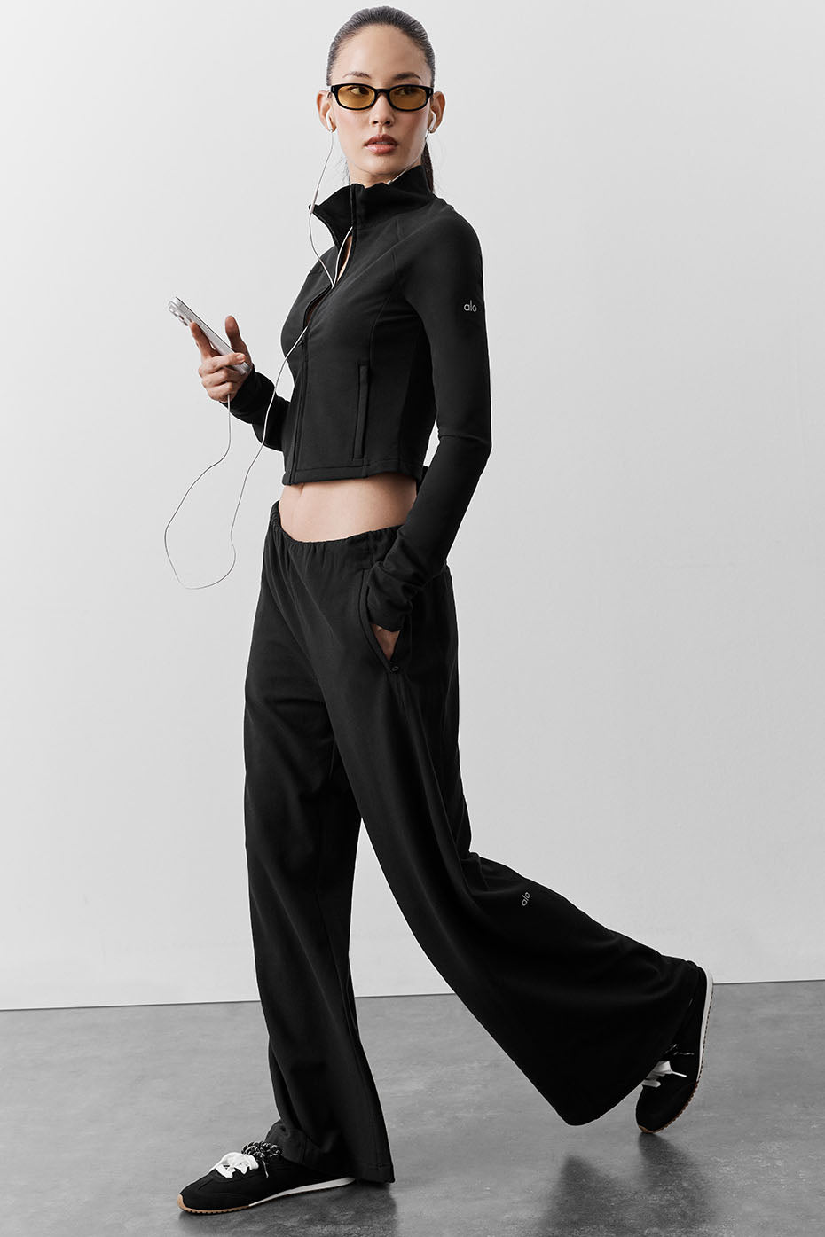 Sway Mid-Rise On The Go Pant - Black — photo 1
