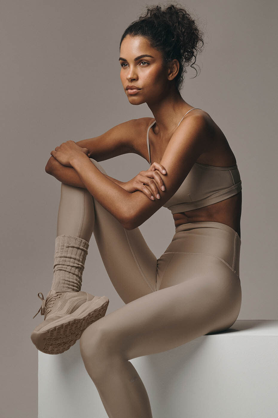 High-Waist Airlift Legging - Gravel — photo 1