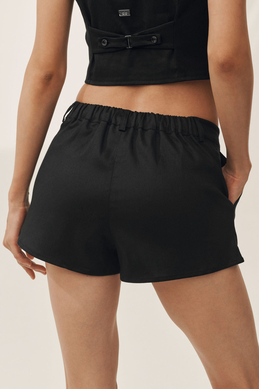 Linen Blend Low-Rise Riviera Trouser Short - Black — photo 5